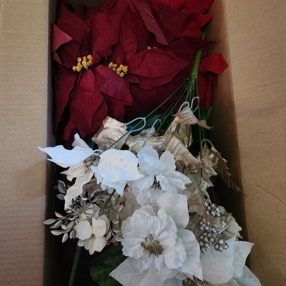 Box of Ashland christmas Noel Flowers/Holiday Decor Mixed Lot Deluxe Bush Box - Picture 2 of 15